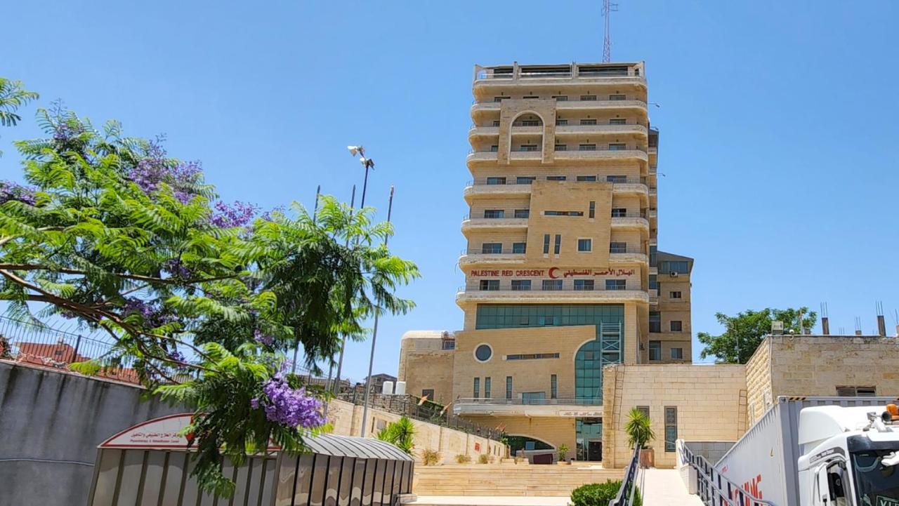 Red Crescent Guesthouse Ramallah Buitenkant foto