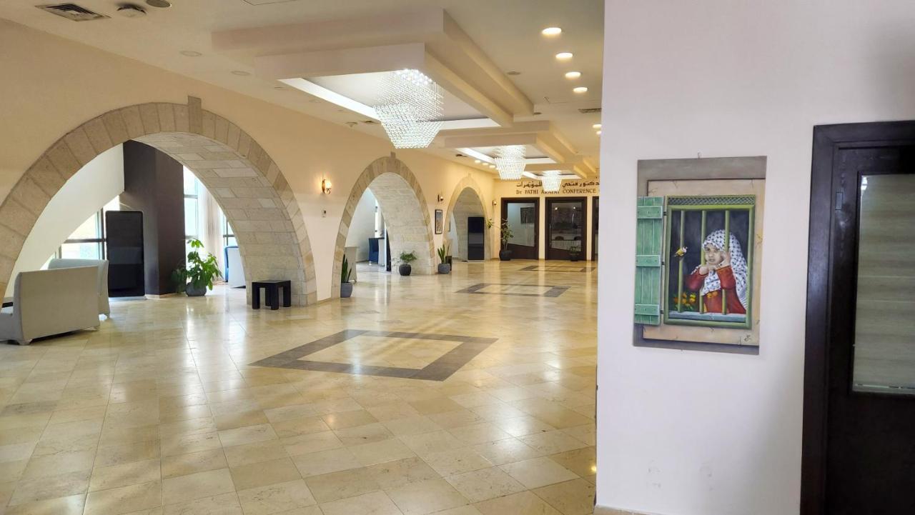 Red Crescent Guesthouse Ramallah Buitenkant foto