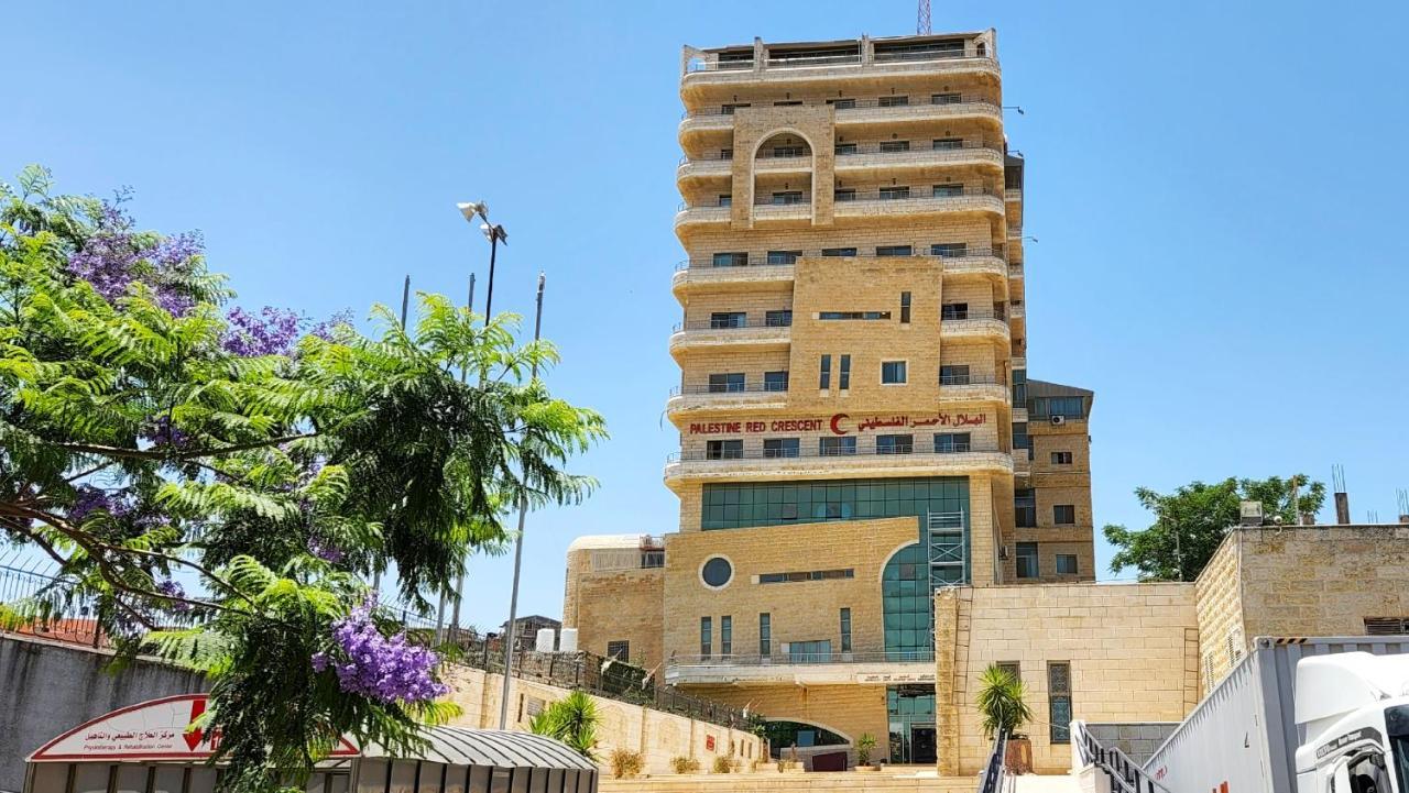 Red Crescent Guesthouse Ramallah Buitenkant foto