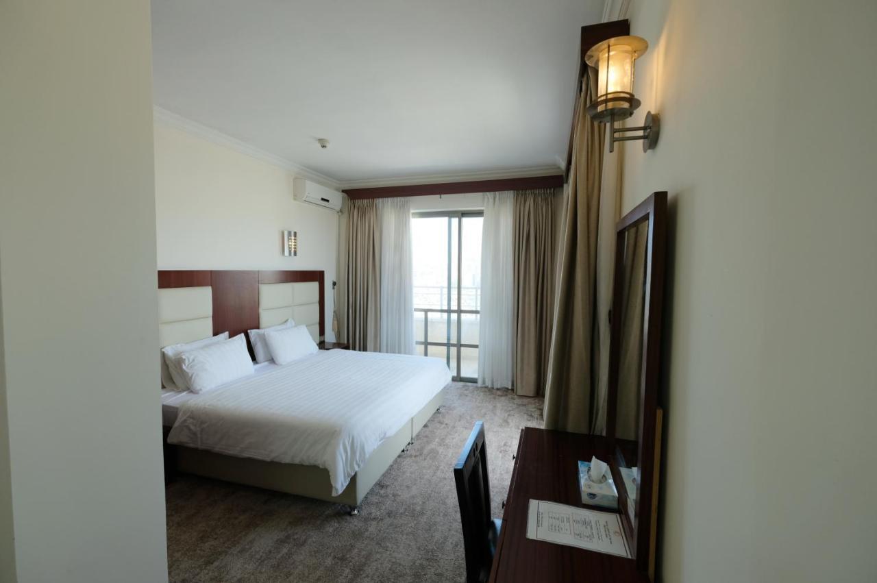 Red Crescent Guesthouse Ramallah Buitenkant foto