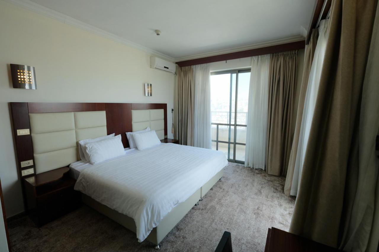 Red Crescent Guesthouse Ramallah Buitenkant foto