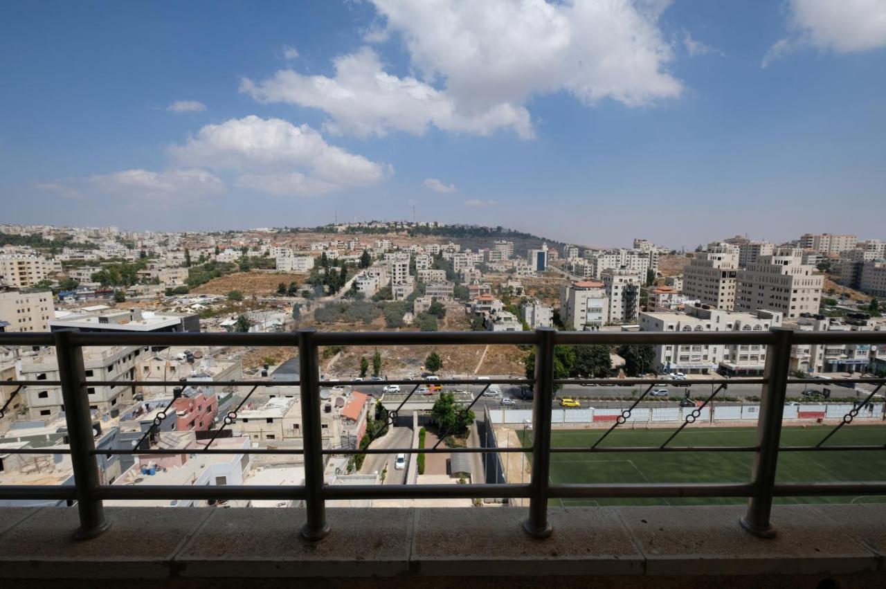 Red Crescent Guesthouse Ramallah Buitenkant foto